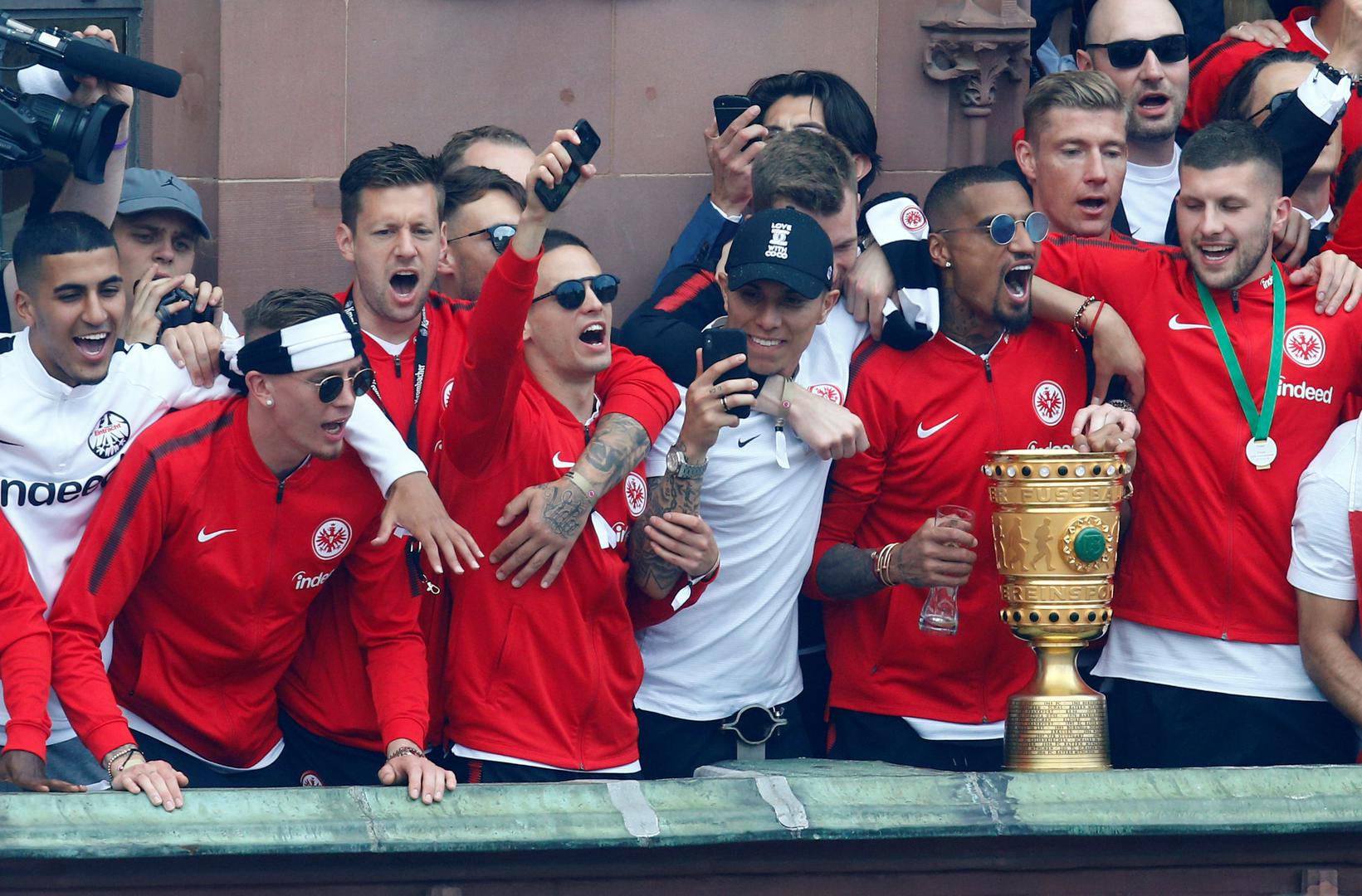 Fanovi Eintrachta s oduševljenjem su dočekali trofej pobjednika