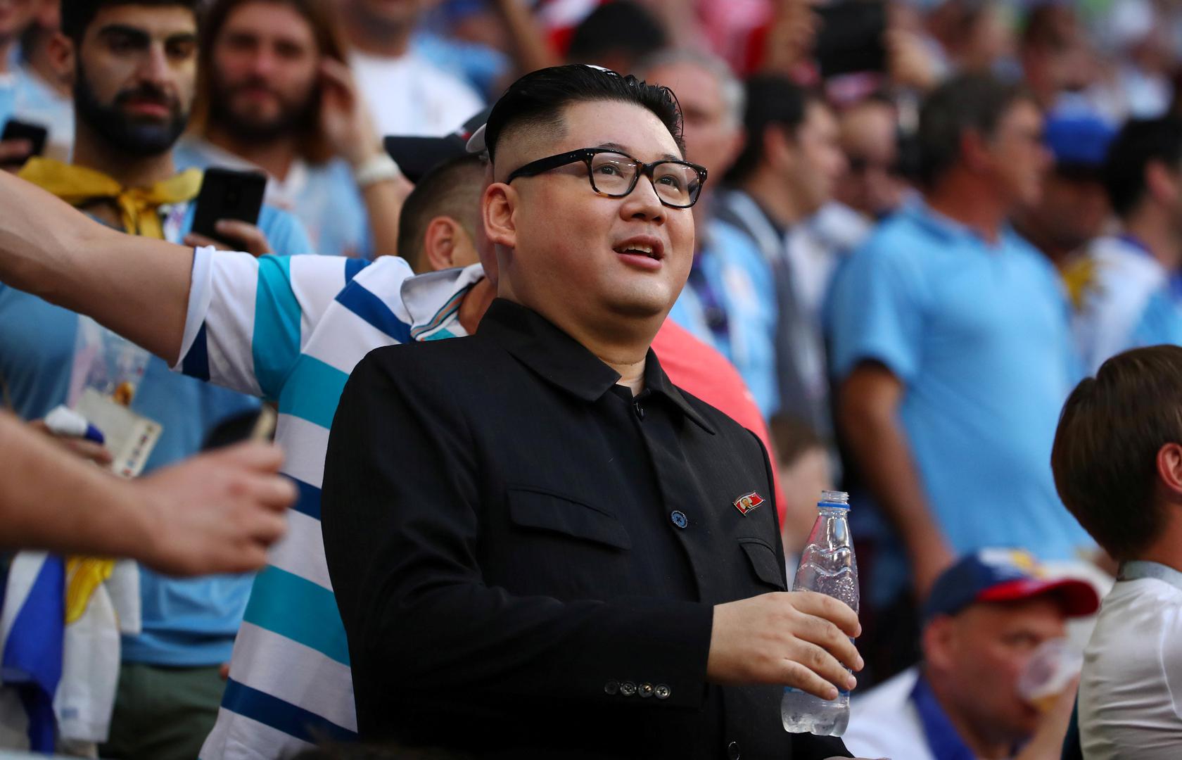 Kao i navijač koji je glumio Kim Jong Una, velikog vođu Sjeverne Koreje