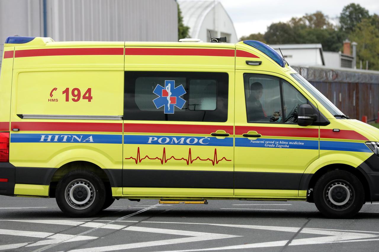 Zagreb: Vozilo hitne pomoći u zračnoj luci očekuje povratak Vjekoslava Prebega
