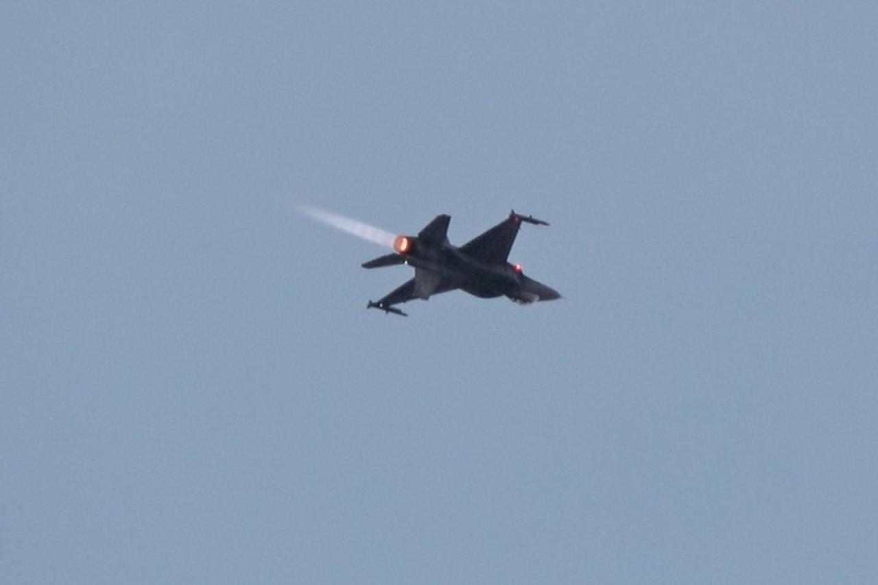 Pilot dead after Polish F-16 jet crashes during airshow rehearsal in Radom