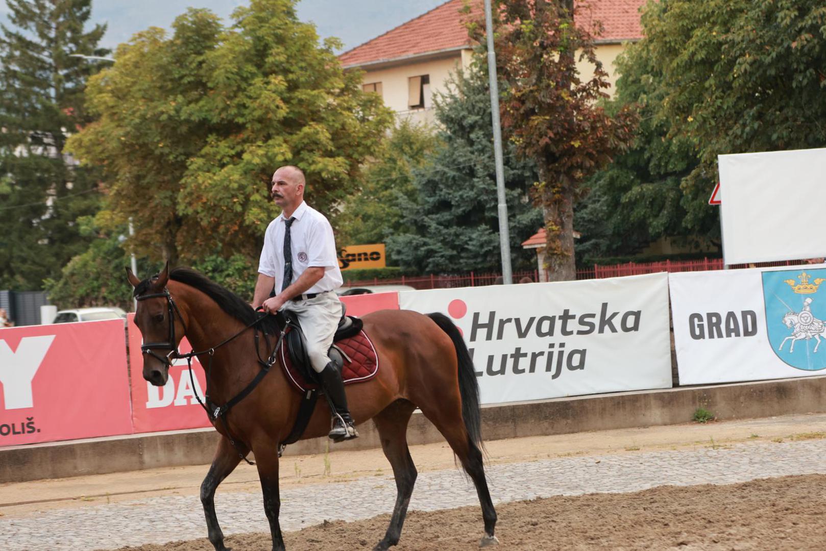 Natjecanje je tako počelo tek oko 18.45 sati, znatno kasnije od predviđenog termina, a njegovo trajanje dodatno je produžilo čak trostruko pripetavanje. 
