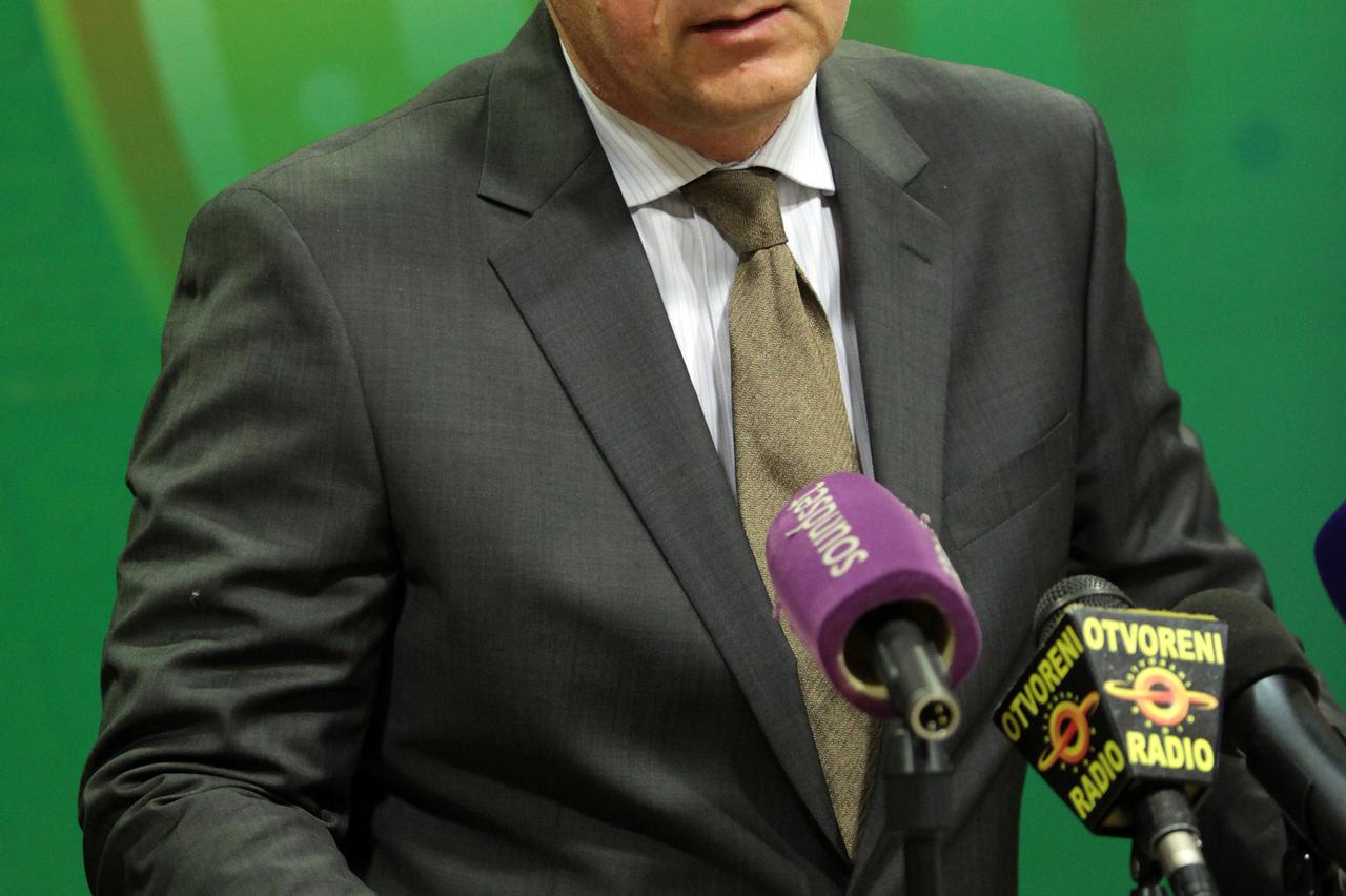 10.09.2014., Zagreb - Predsjednik HSS-a Hrg i predsjednik Strucnog vijeca HSS-a Damir Novotny odrzali su konferenciju za medije na kojoj su Vladi predlozili smanjenje PDV-a na hranu te smanjenje broja ministarstava.  Photo: Grgur Zucko/PIXSELL