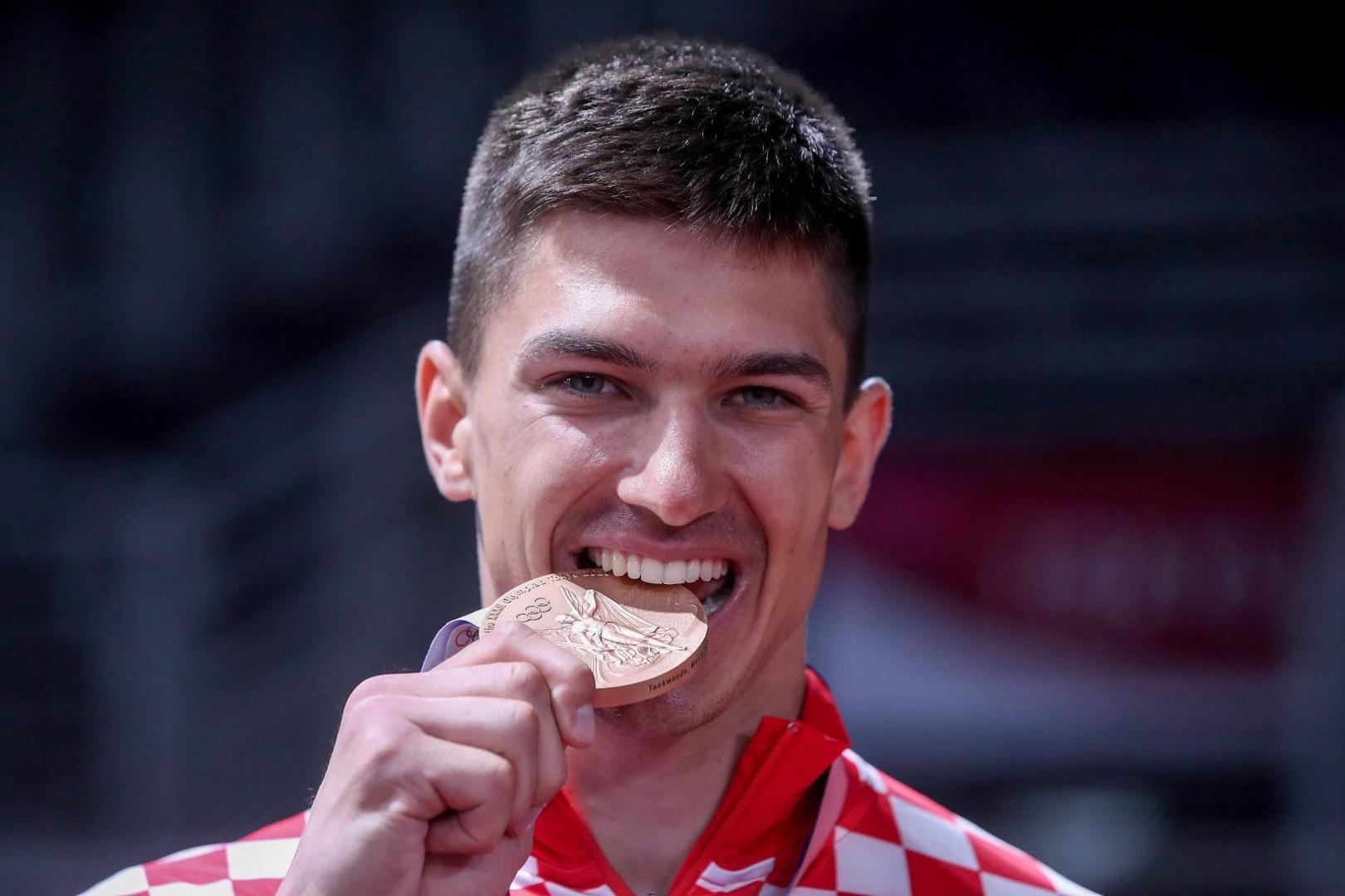 U dvorani Makuhari Messe dodjelile su se i medalje u tekvondou. U kategoriji do 80 kilograma Toni Kanaet osvojio je brončanu medalju. 