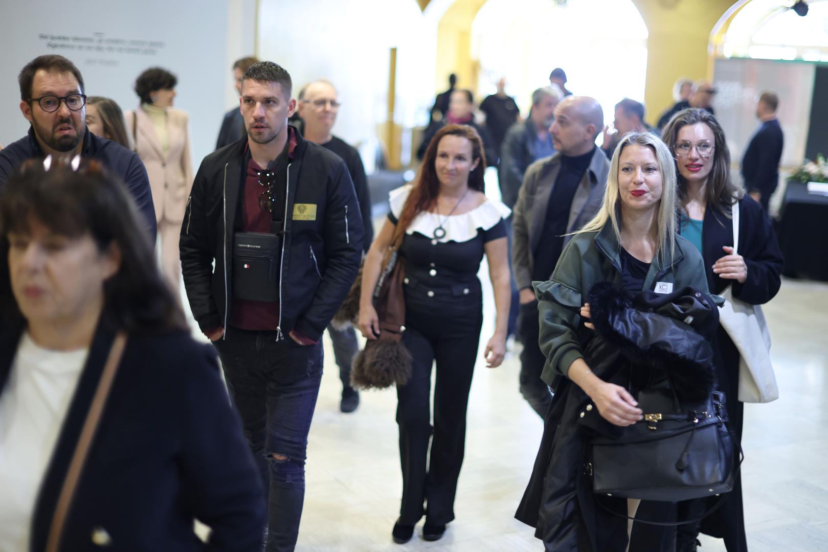 "U ovom je kazalištu zaigrao vrlo rano, još kao student zagrebačke Akademije dramske umjetnosti u ulozi Davida, u tekstu Franza Holera David i Golijat (1979.), i već je inauguralnom ulogom u ZKM-u gotovo programatski donio, a onda i nastavio potvrđivati svoj životni put koji je išao protiv svih mogućih struja, ali uvijek prema umjetnosti", stoji u priopćenju ZKM-a