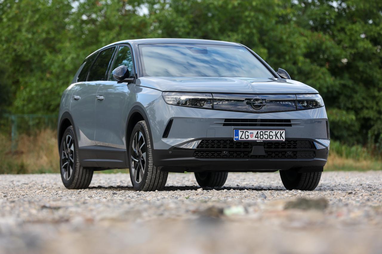 Zagreb:  Test automobila Opel Grandland Hybrid