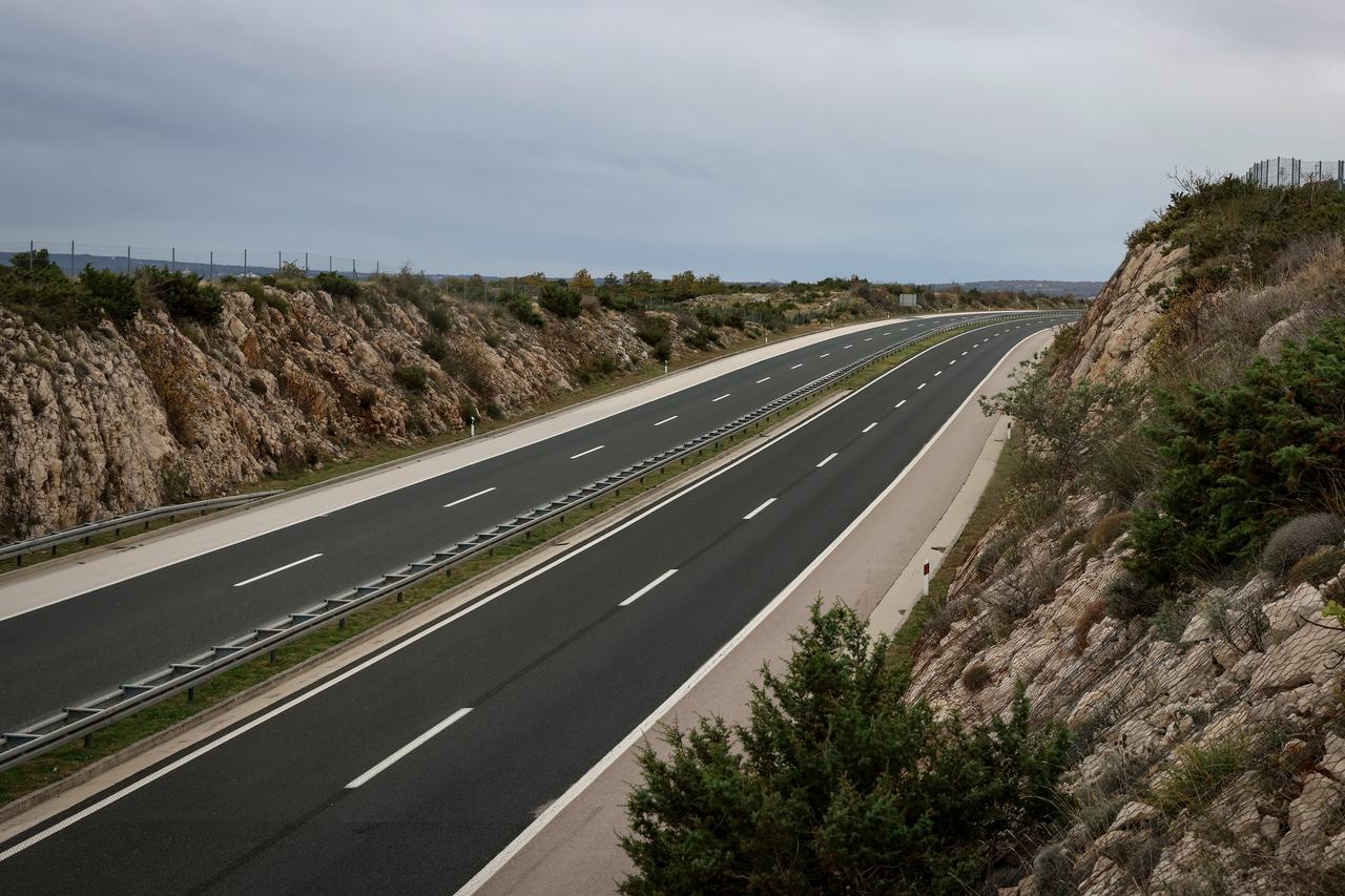 Posedarje: Zbog jake bure zatvorena dionica A1 između Posedarja i Sv. Roka