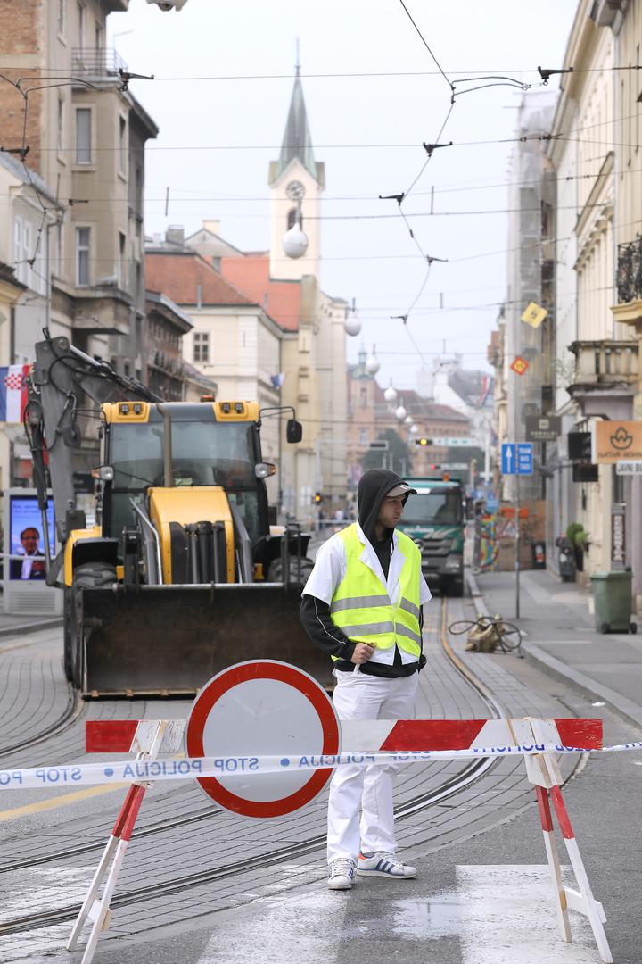 01.06.2022., Zagreb - U Frakopanskoj ulici u ceka se pocetak sanacije posljedica pozara koji je sinoc izbio na plinskim instalacijma.  Photo: Patrik Macek/PIXSELL