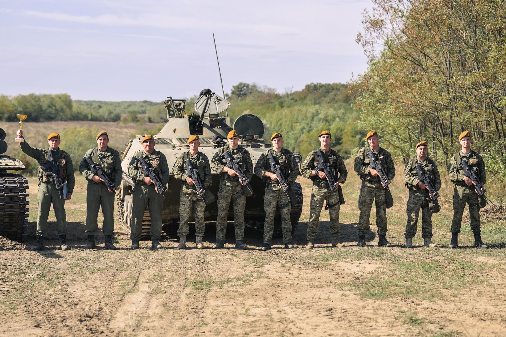 Pripadnici bojni Gardijske oklopno-mehanizirane brigade na Natjecanju posada borbenih oklopnih vozila pokazali svoje vještine s tenkovima M-84 te borbenim oklopnim vozilima Bradley i M-80A Brzina, preciznost i uvježbanost posada bile su ključne u dvodnevnom Natjecanju posada borbenih oklopnih vozila Gardijske oklopno-mehanizirane brigade Hrvatske kopnene vojske, održanom ovog tjedna na vojnom poligonu "Gašinci" kod Đakova, priopćio je MORH.
