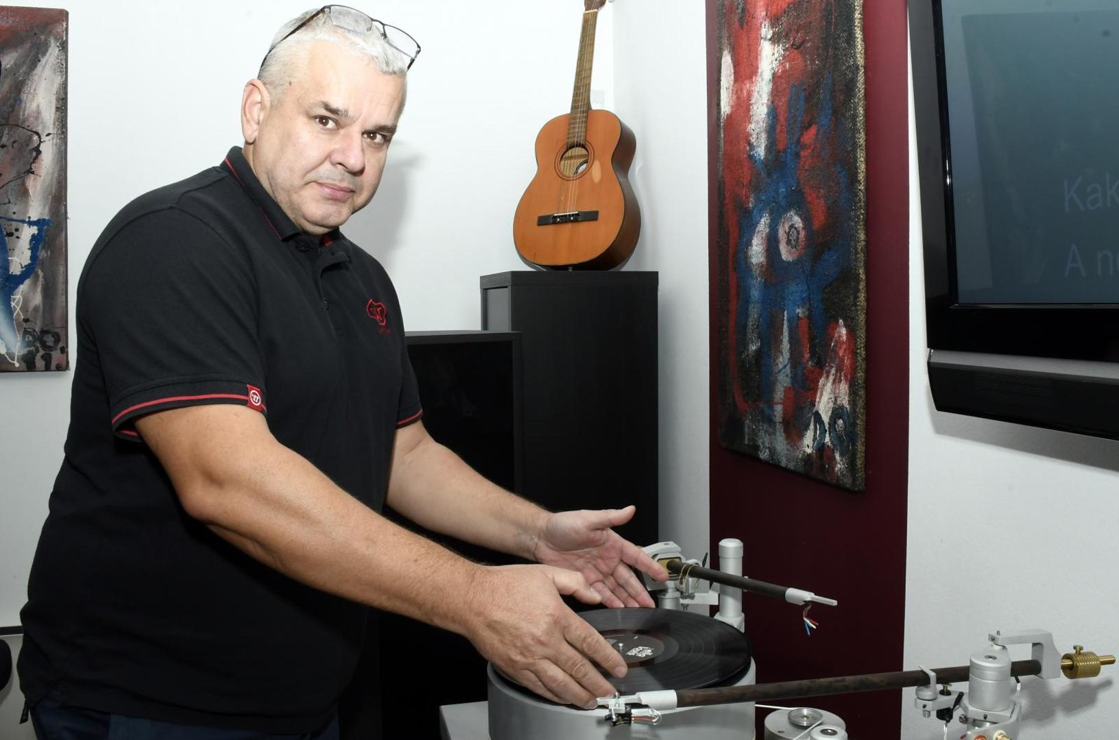 14.10.2020., Sisak - Gramofoni sisakog proizvodjaca D.O. Analoge vlasnika Dinka Oreskovica san su svakog audiofila, no rijetki su iz Hrvatske koji su ih mogu priustiti.

Photo: Nikola Cutuk/PIXSELL