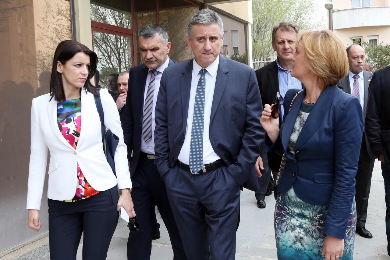 31.03.2016., Sibenik - Prvi potpredsjednik Vlade Tomislav Karamarko sastao se sa stranackim kolegama iz zupanijske organizacije HDZ-a, koji je bio zatvoren za javnost. 