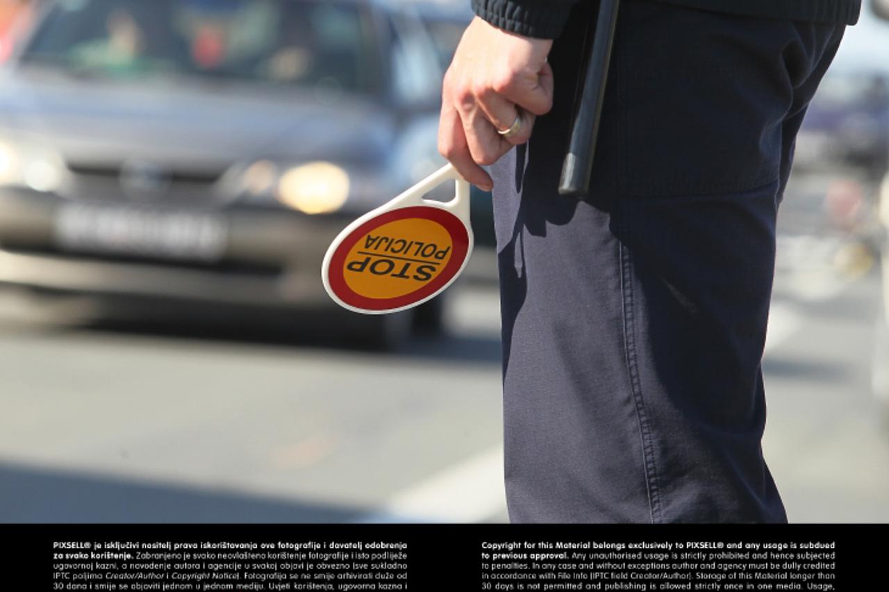 '15.04.2013., Koprivnica - Prometna policija PU koprivnicko-krizevacke u obavljanju svakodnevnog posla kontrole prometa na cestama.  Photo: Marijan Susenj/PIXSELL'
