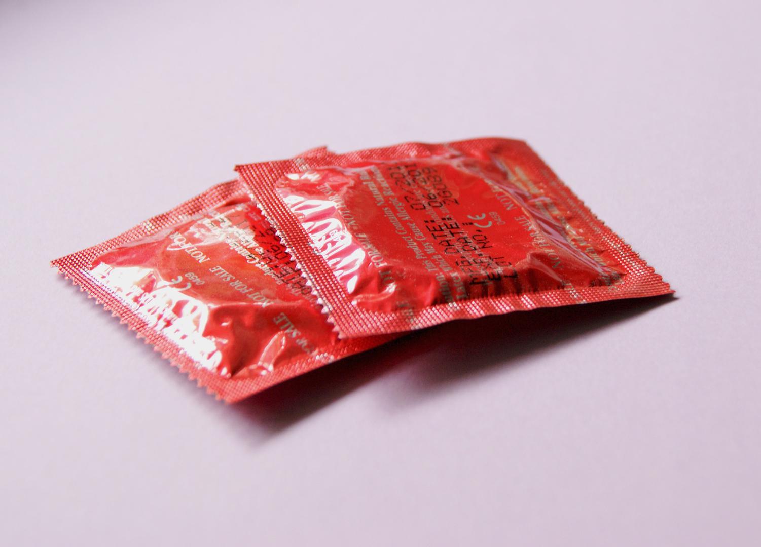 Zbog neodogovarajućih veličina kondoma muškarci odbijaju koristiti takvu vrste zaštite, a to bi se s novom ponudom od čak 60 različitih veličina kondoma, trebalo promijeniti, piše New York Times. 