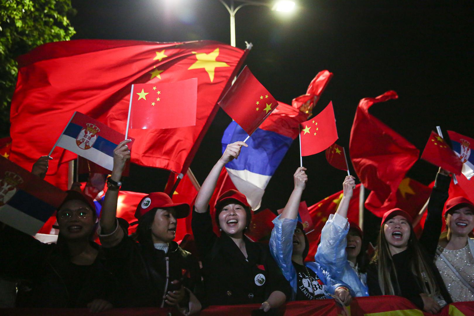 (240507) -- BELGRADE, May 7, 2024 (Xinhua) -- A crowd gathers to welcome Chinese President Xi Jinping in Belgrade, Serbia, May 7, 2024. Xi arrived in Belgrade on Tuesday to pay a state visit to Serbia. (Xinhua/Li Jing) Photo: Li Jing/XINHUA