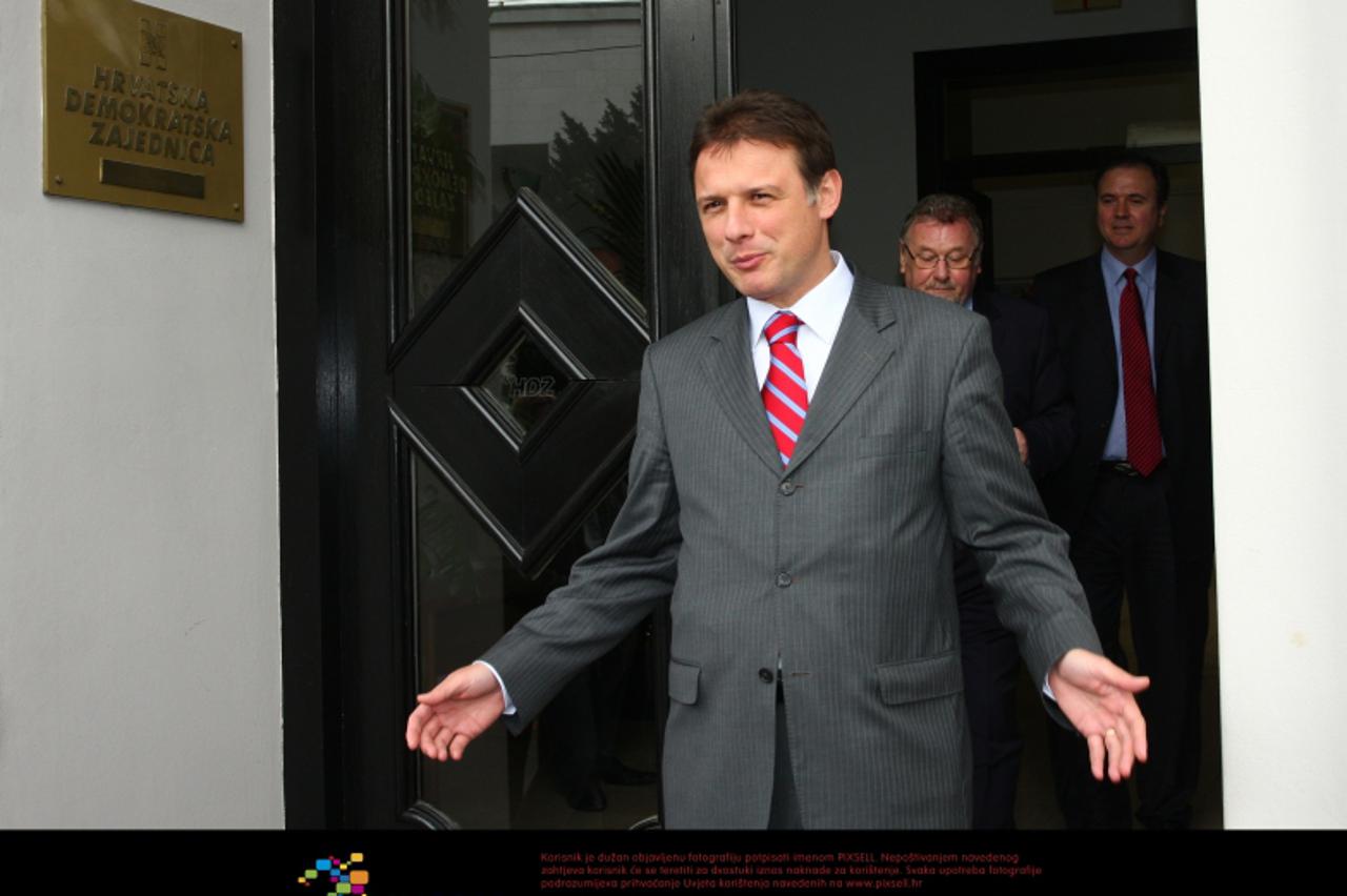 '16.04.2010. Sredisnjica HDZ-a, Zagreb - sastanak HDZ-a, Ministar Gordan Jandrokovic.  Photo: Tomislav Miletic/PIXSELL'