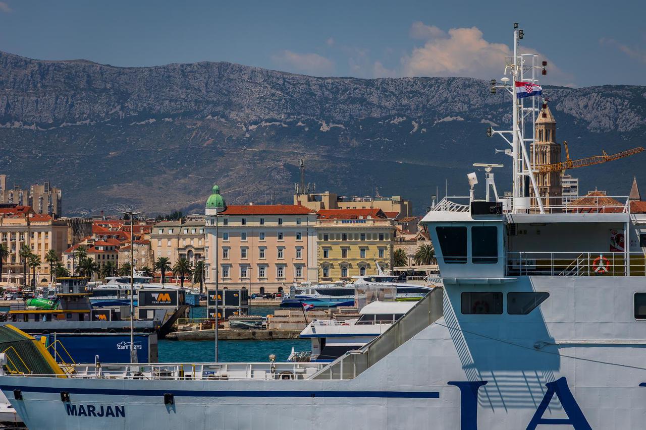 Gužva na trajektnoj liniji Split - Supetar
