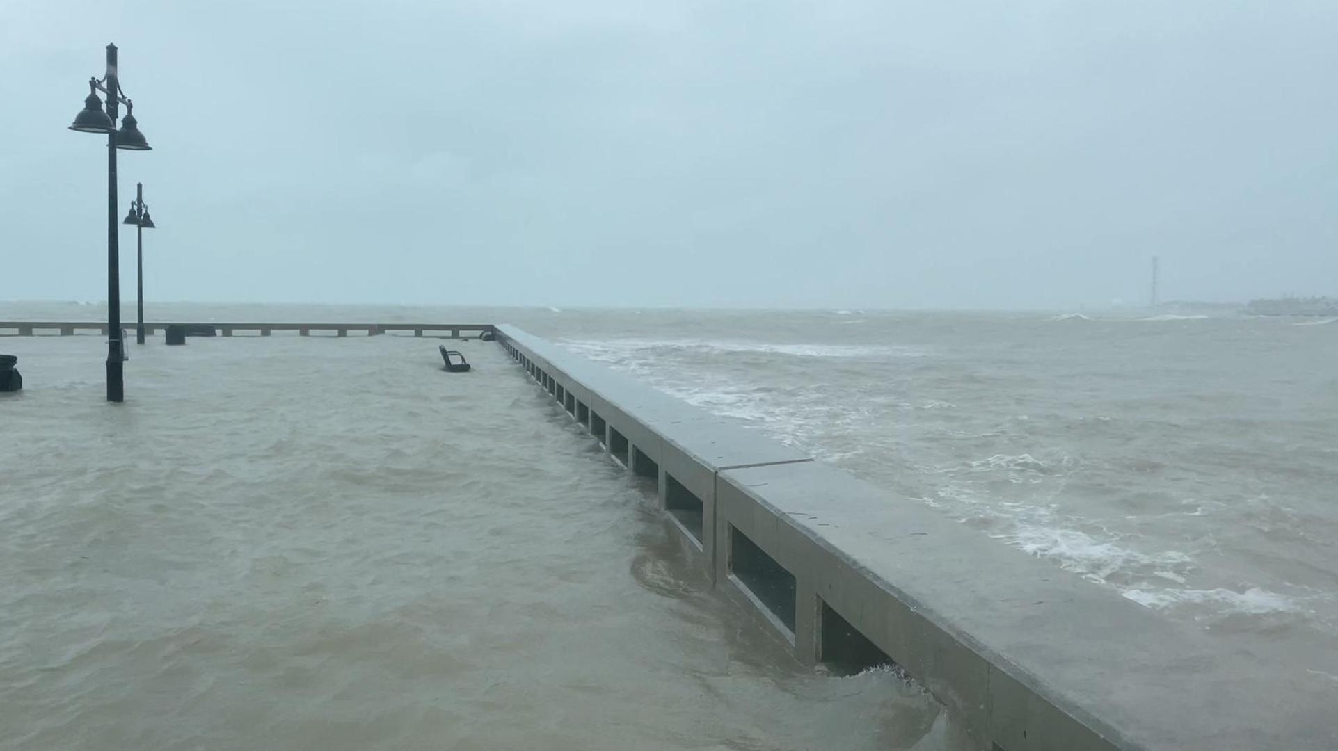 View of the Key West pier flooded as Hurricane Ian approaches, in Key West, Florida, U.S., September 27, 2022, in this screen grab taken from a social media video. Gwen Filosa/via REUTERS  THIS IMAGE HAS BEEN SUPPLIED BY A THIRD PARTY. NO RESALES. NO ARCHIVES. MANDATORY CREDIT Photo: GWEN FILOSA/REUTERS