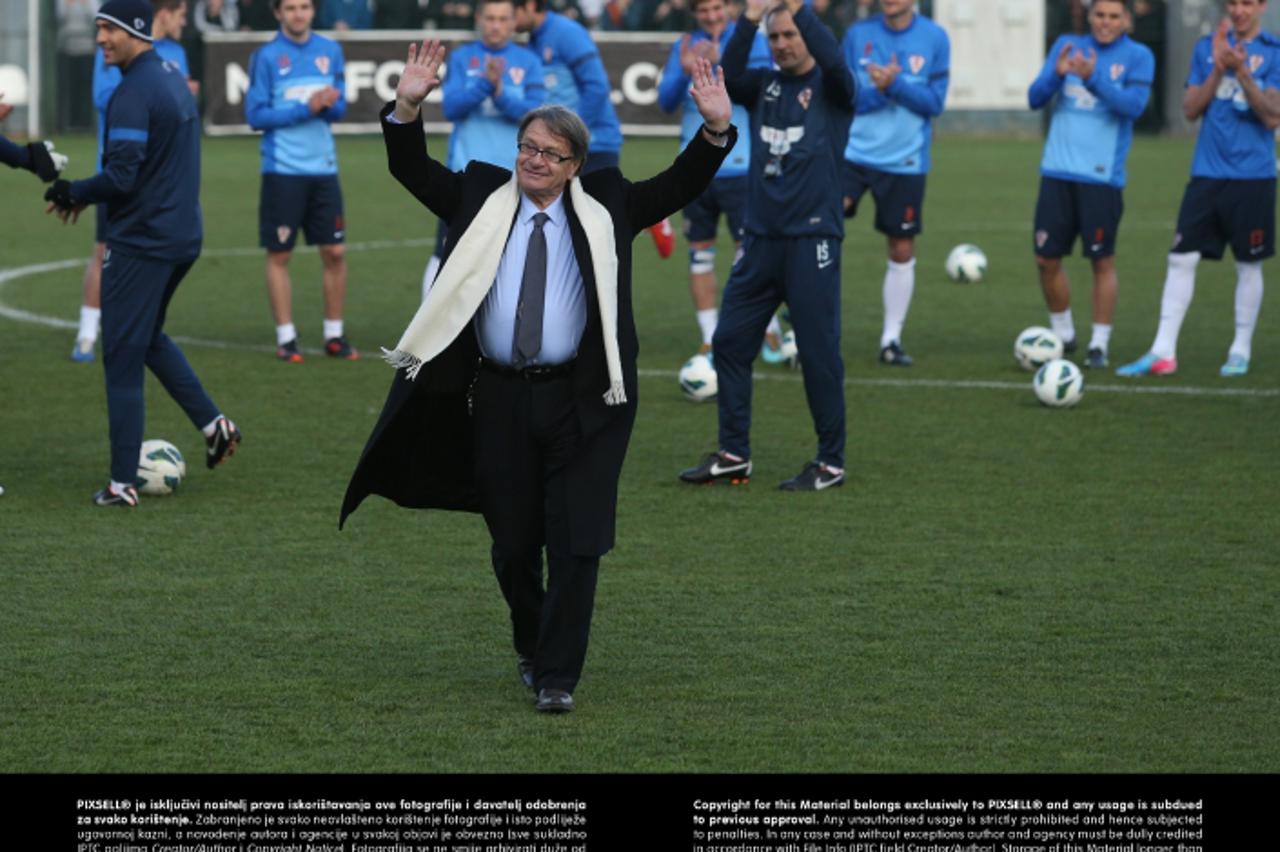 '21.03.2013., Zagreb - Brojni navijaci okupili se na otvorenom treningu hrvatske nogometne reprezentacije u kampu Zagrebello. Hrvatska nogometna reprezentacija priprema se za kvalifikacijeske utakmice