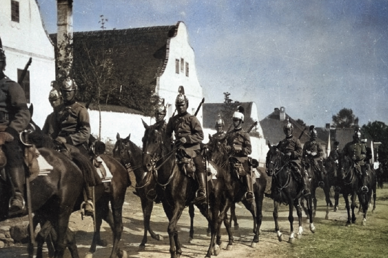 Dragunska patrola na istoku Galicije u vrijeme Prvog svjetskog rata. Konjaništvo je tada odigralo svoju posljednju veliku ulogu na svjetskoj ratnoj sceni