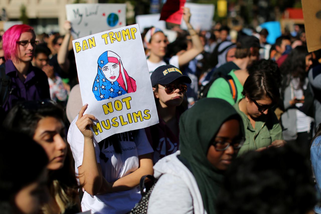 College students at the University California San Diego demonstrate against President Donald Trump's current immigration orders in La Jolla, California, U.S., January 30, 2017.  REUTERS/Mike Blake