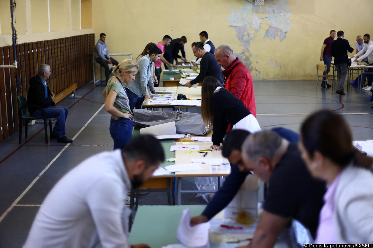 Mostar:  Zbog sumnje u neregularnosti  počelo ponovno brojanje glasova s brojnih birališta u BiH