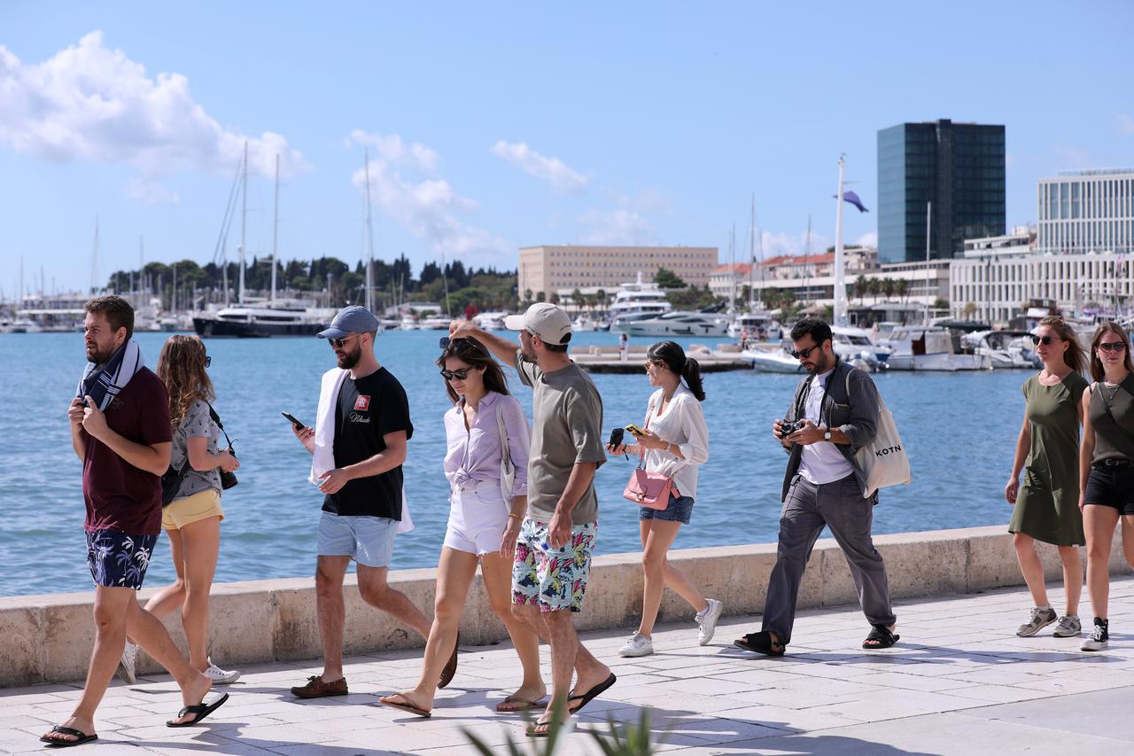 Splitska riva puna je turista