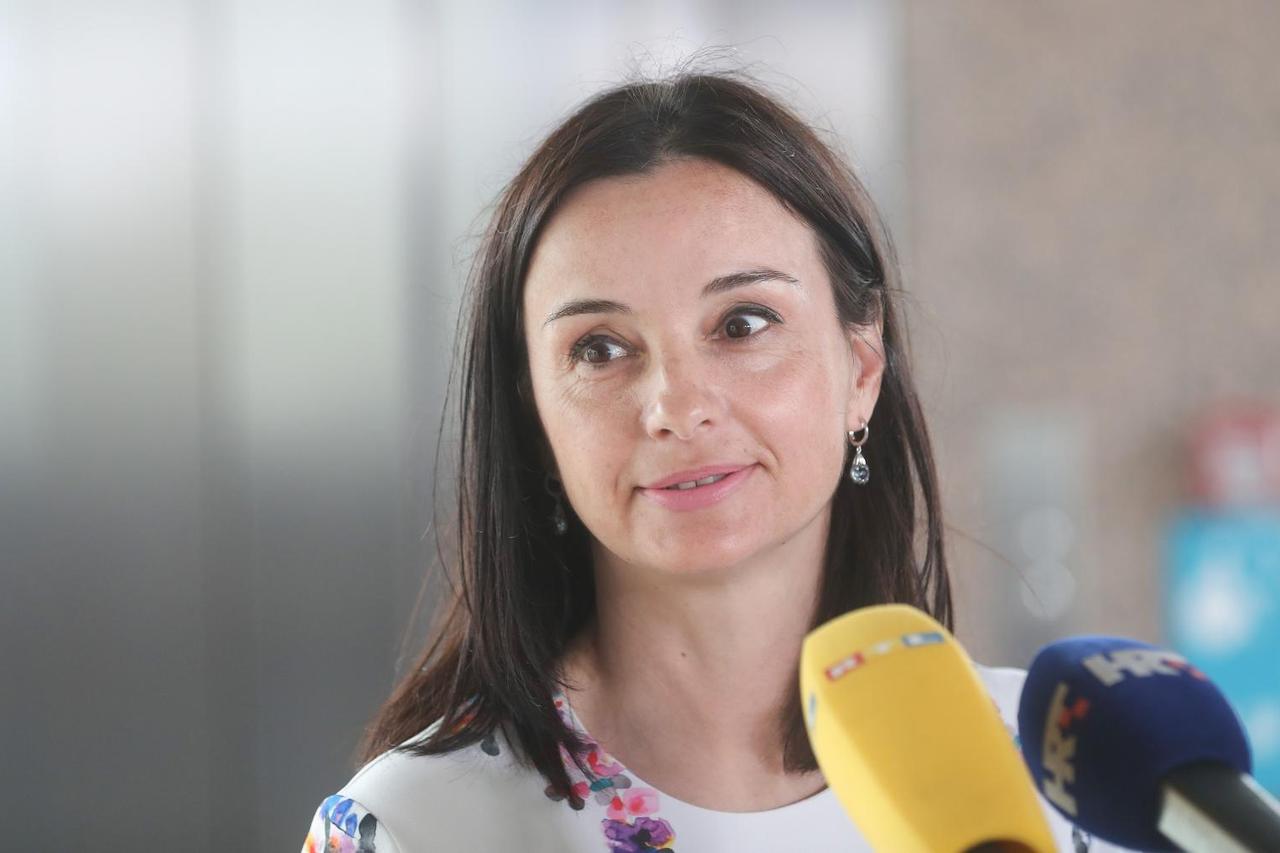 Uoči sastanka užeg kabineta Vlade RH  Marija Vučković dala izjavu za medije