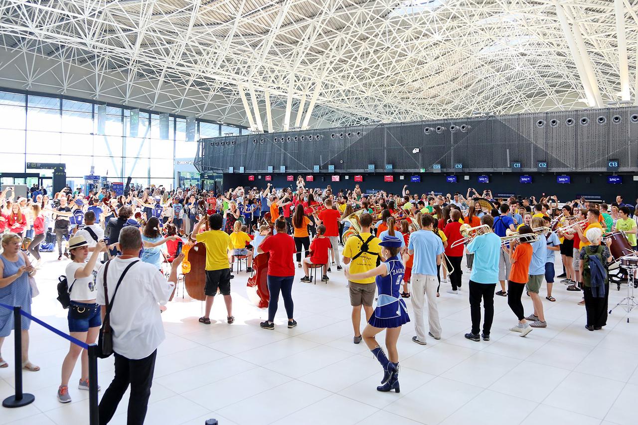 Flash mob u zračnoj luci