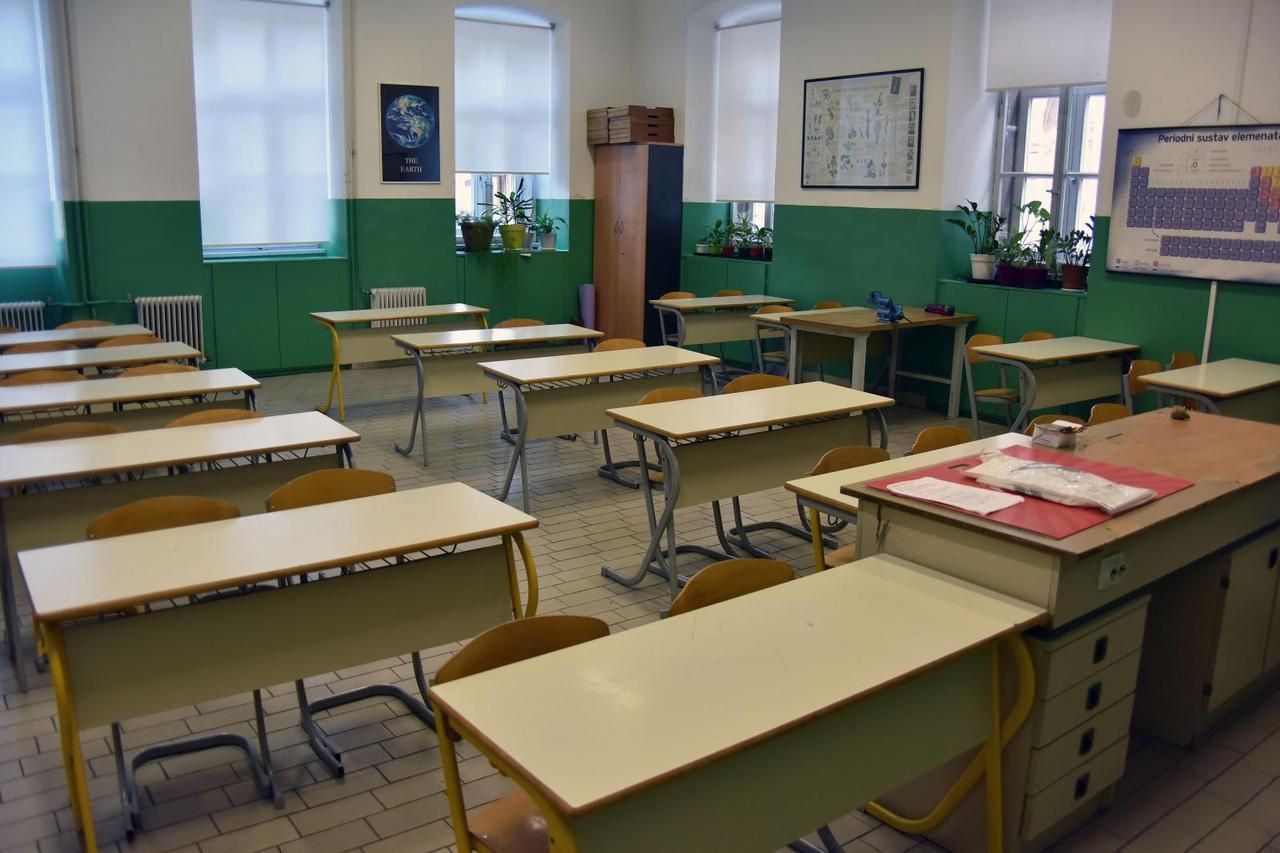 Započeo štrajk učitelja i profesora u osnovnim i srednjim školama