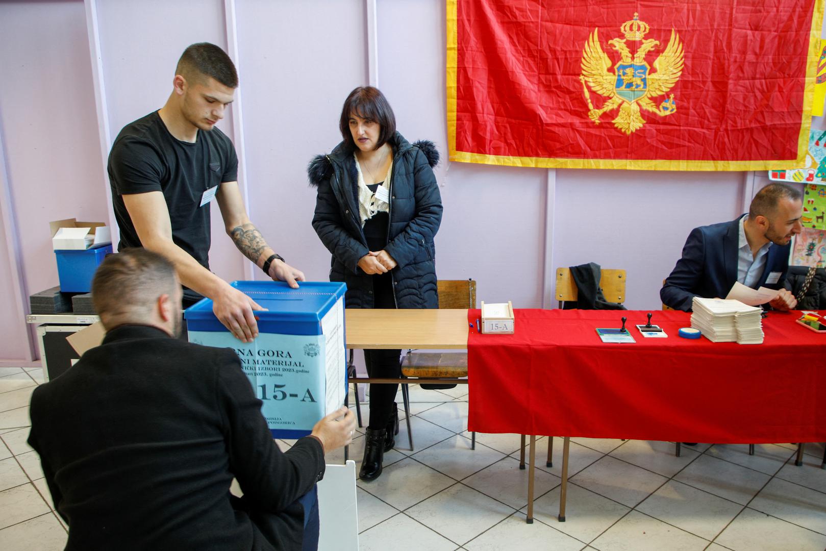 Members of the electoral commission prepare a ballot box at a polling station during the presidential elections in Podgorica, Montenegro, March 19, 2023. REUTERS/Stevo Vasiljevic Photo: STEVO VASILJEVIC/REUTERS