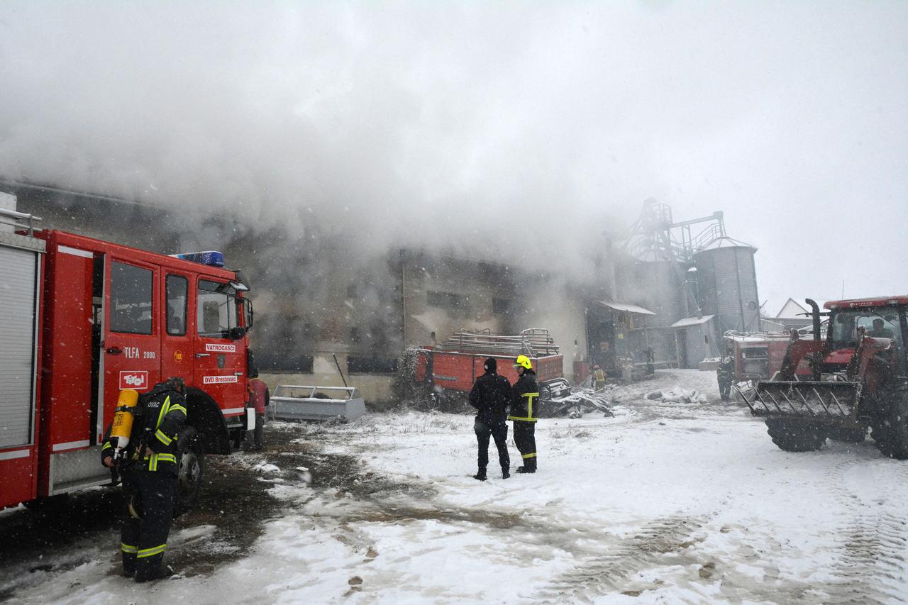 Na Eko imanju Željka Mavrovića u Sloboštini kod Požege izbio požar