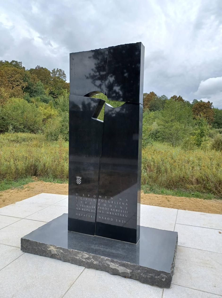MAJUR - Spomen obilježje na masovnoj grobnici