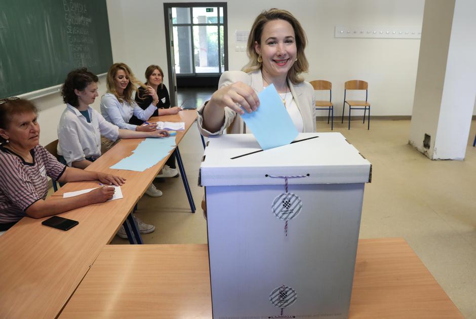 Zagreb: Kandidatkinja za gradonačelnicu Marija Selak Raspudić glasovala u drugom krugu lokalnih izbora