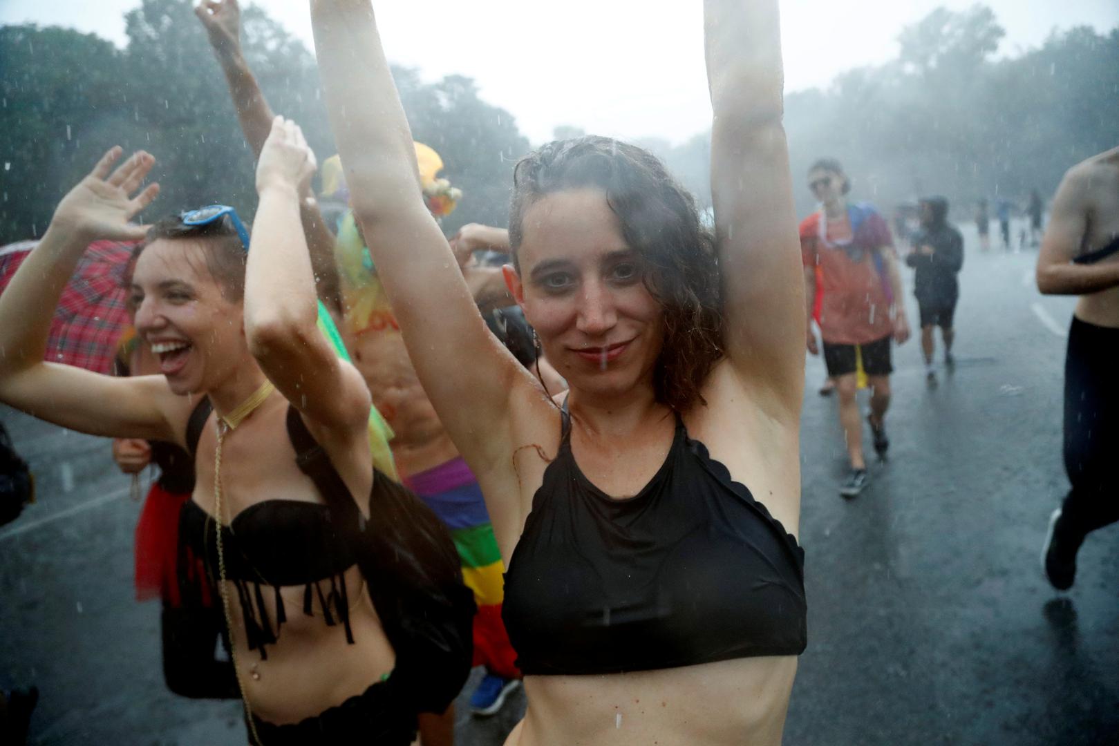 "Christopher Street Day" organizira se svake godine od 1969. u znak sjećanja na pobunu koja je te godine izbila na njujorškim ulicama nakon što je policija na prepad ušla u jedan gay bar.