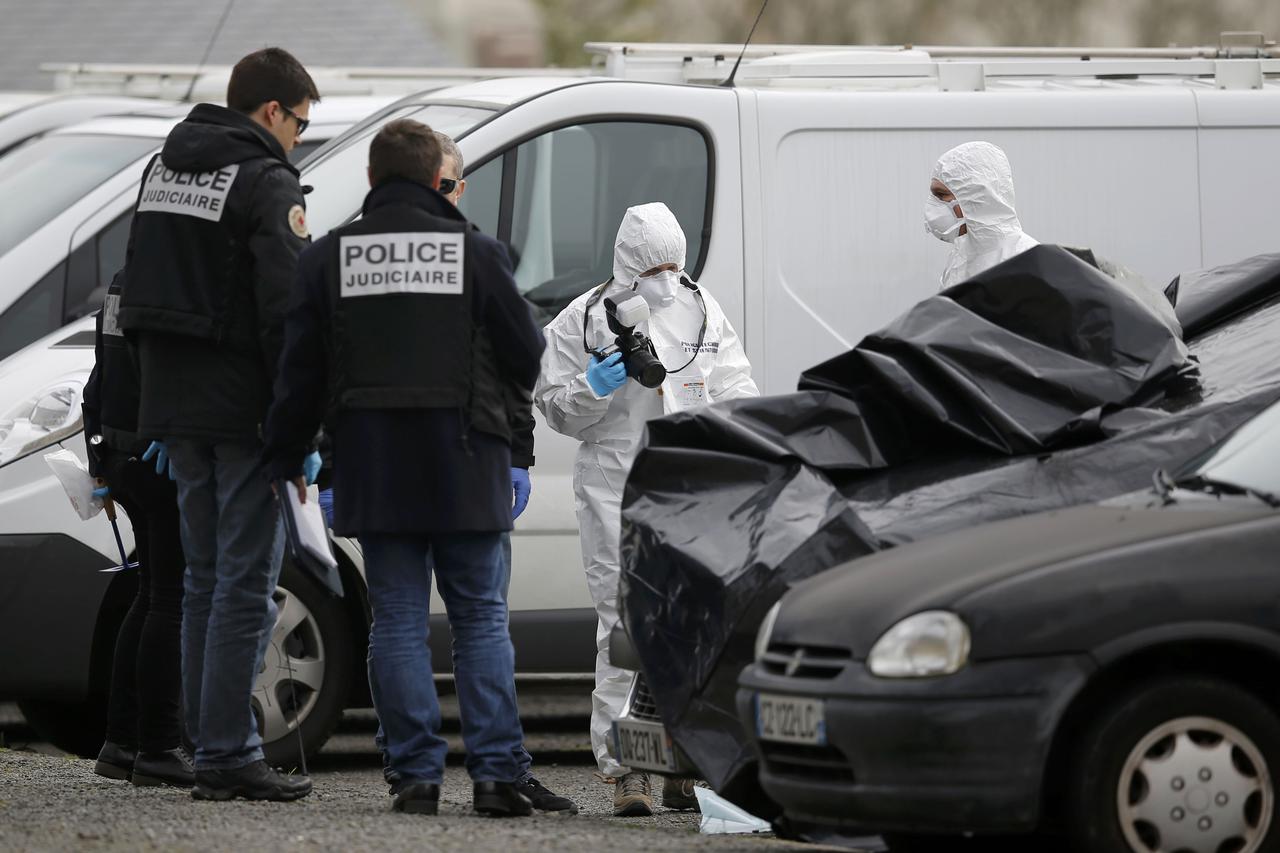 francuska policija, obitelj troadec
