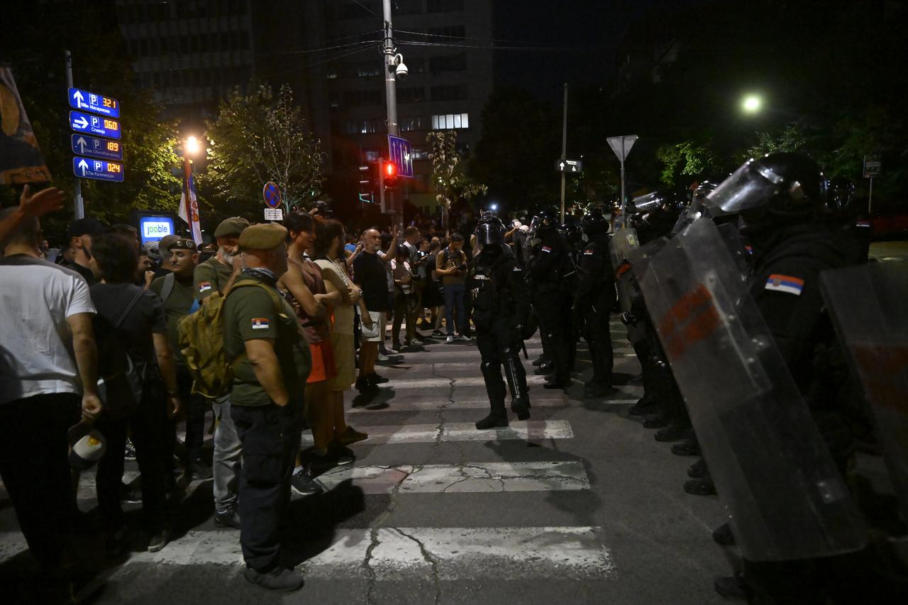 Beograd: Sukob građana i studenata s policijom tijekom prosvjeda