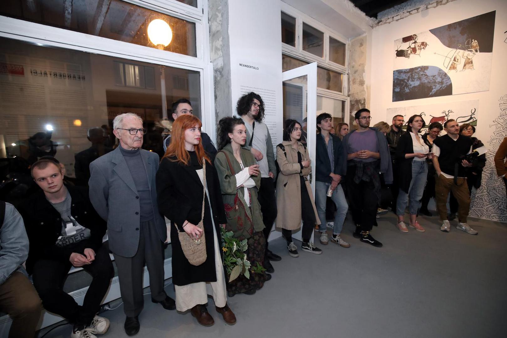 14.04.2022., Zagreb - Pod Zidom 12, galerija Cloverfeild. Otvaranje izlozbe Neandretalci. Zamjenik glavnog urednika Vecernjeg lista Mislav Simatovic zavrsnim je govorom sluzbeno proglasio izlozbu otvorenom.  Photo: Sanjin Strukic/PIXSELL