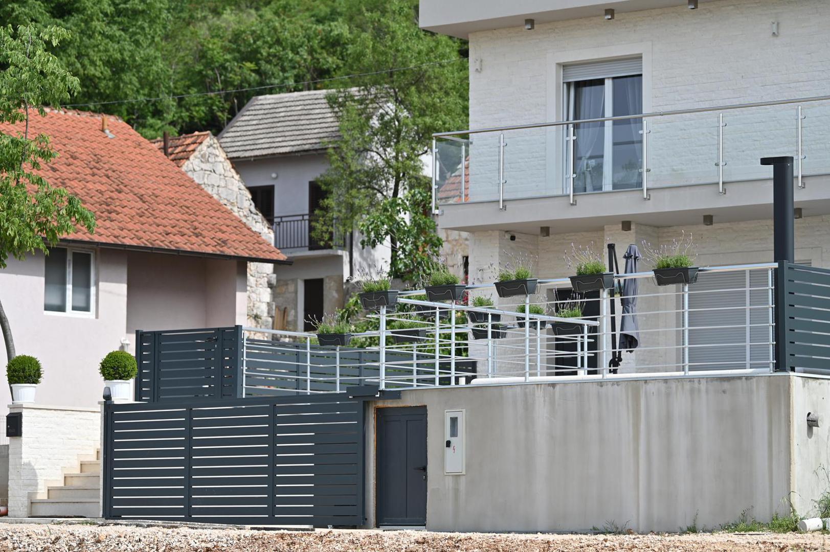 Riječ je o raskošnom zdanju koje je Neda sagradila u Glavini Donjoj, gdje je provodila ljetne i zimske praznike kod voljene bake.