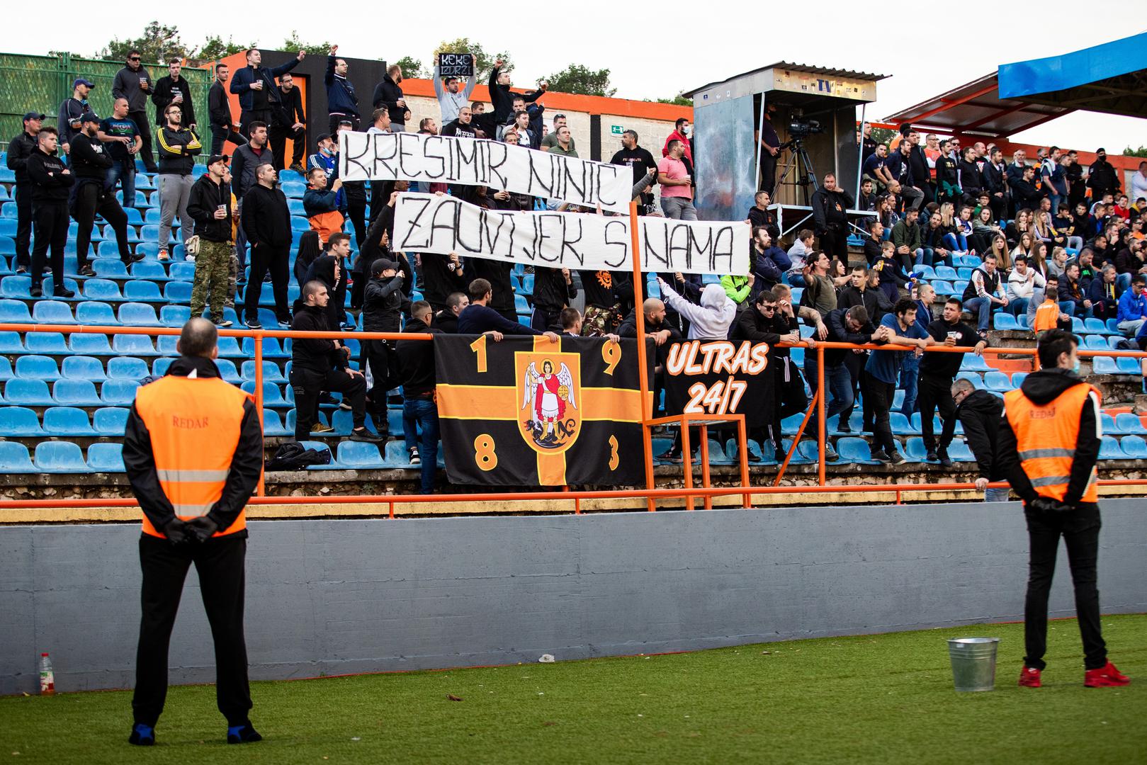 Zbog koronavirusa je zabranjen dolazak gostujućih navijača, a kapacitet stadiona ograničen