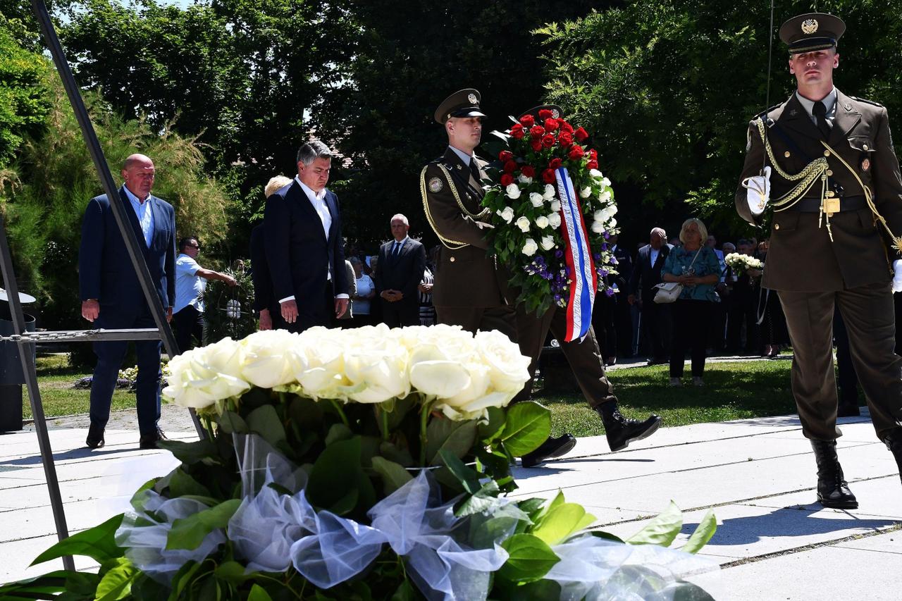 Slavonski Brod: Susret sjećanja na poginulu djecu u Domovinskom ratu "Mali križ - velika žrtva"