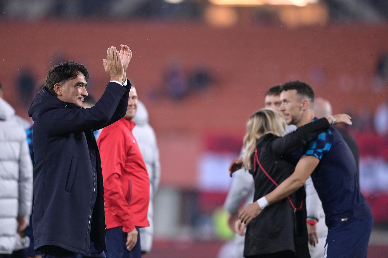 Slavlje hrvatskih igrača nakon pobjede nad Austrijom i osvojenim prvim mjestom u skupini