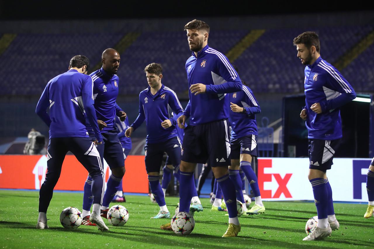 Zagreb: Nogometaši Dinama odradili trening uoči sustrašnjeg ogleda s Milanom u Ligi prvaka