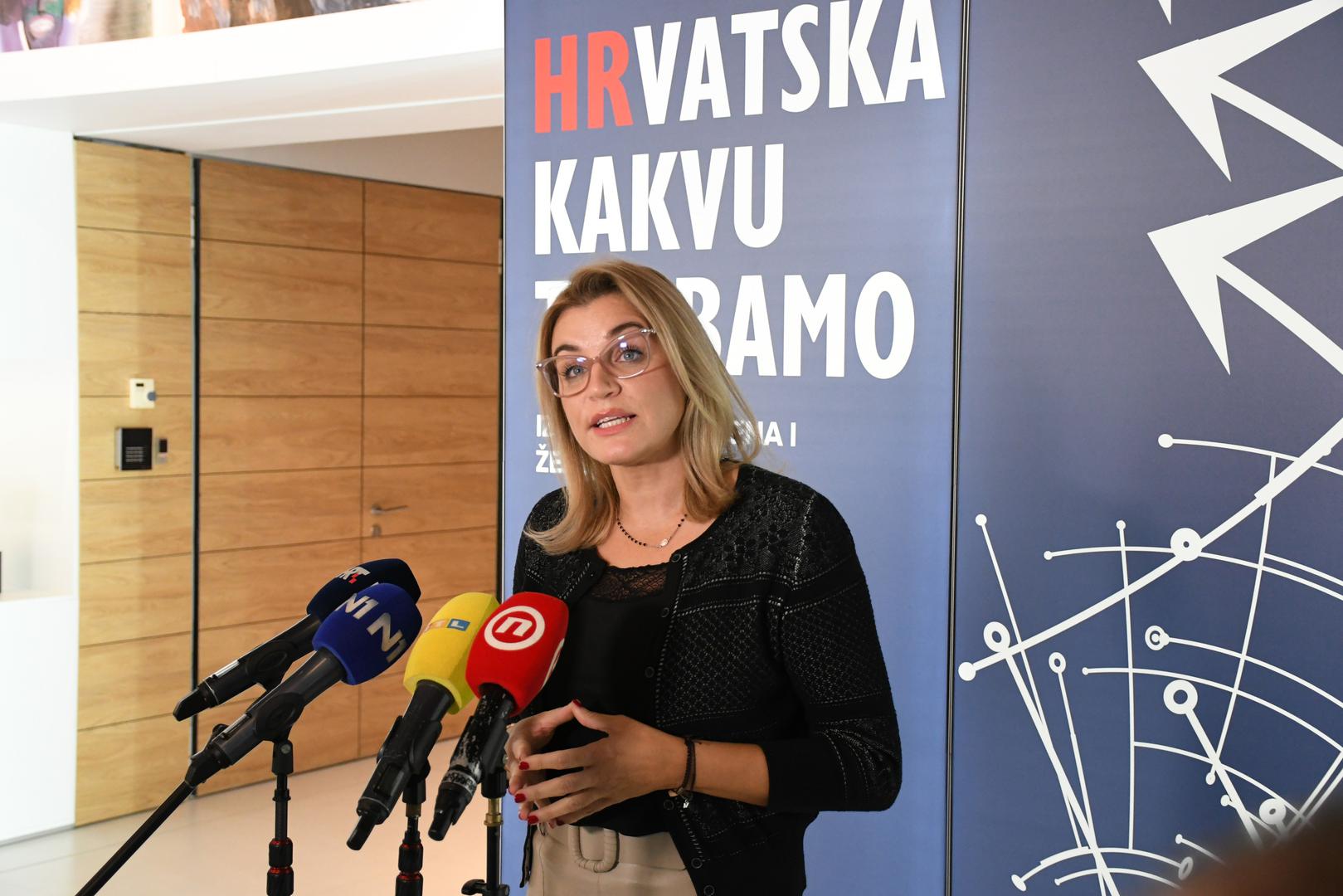 03.10.2023., Koprivnica - U sjedistu Podravke u Ulici Ante Starcevica odrzana je konferencija "Hrvatska kakvu trebamo" u organizaciji Vecernjeg lista. Ovogodisnja konferencija pod nazivom "Izazovna vremena i zenska snaga" posvecena je zenskom leadershipu te odgovara na pitanja mogu li zene na liderskim pozicijama bolje odgovoriti na krizu i izazove te u jesu li krizna vremena prilika za probijanje magicnog staklenog stropa za zene u biznisu. Ministrica turizma i sporta Nikolina Brnjac dala je izjavu medijima. Photo: Damir Spehar/PIXSELL