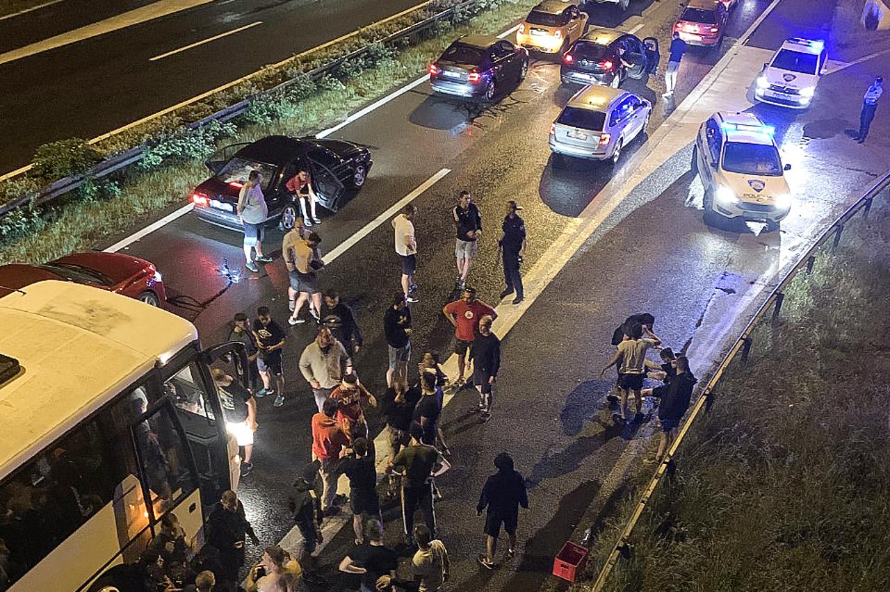 Zagreb: Torcida na povratku na autocesti napala policiju koja je uzvratila vatrenim oružjem
