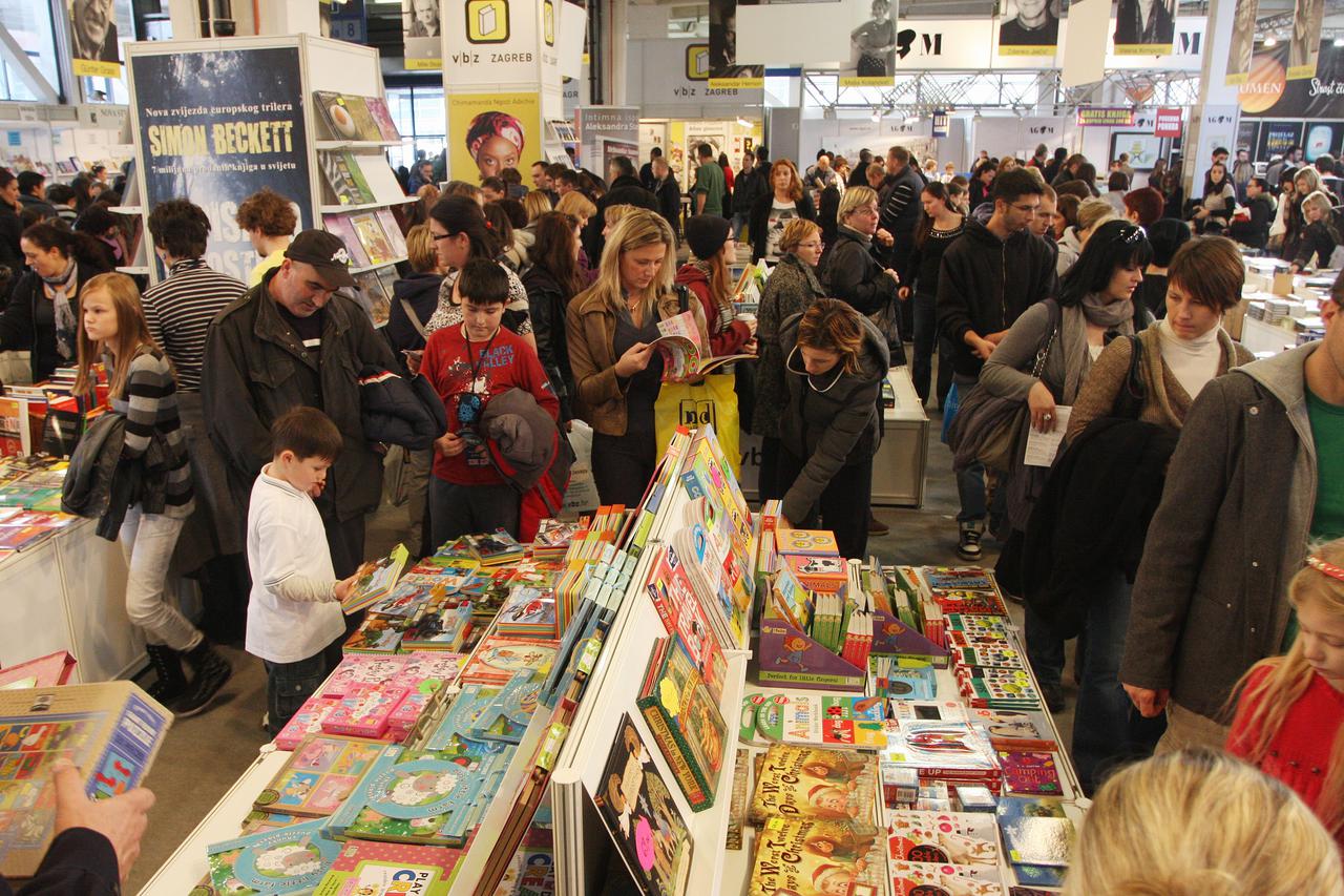 12.11.2011., Zagrebacki velesajam, Zagreb - Ljubitelji knjiga na medjunarodnom sajmu knjiga i ucila Interliber.  Photo: Goran Jakus/PIXSELL