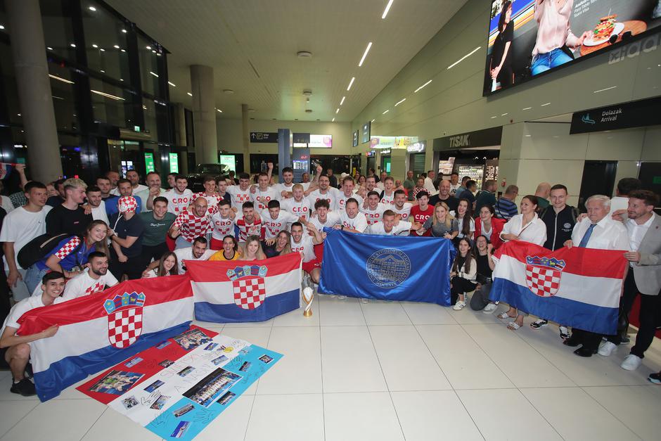 Svečani doček hrvatskoj sveučilišnoj reprezentaciji u futsalu koja je osvojila Svjetsko sveučilišno prvenstvo