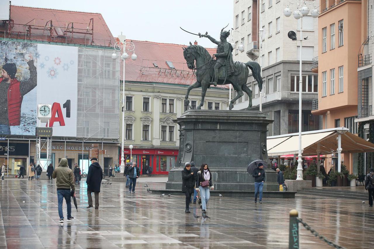 Nakon brojnih sunčanih i hladnih dana u Zagrebu počela padati kiša