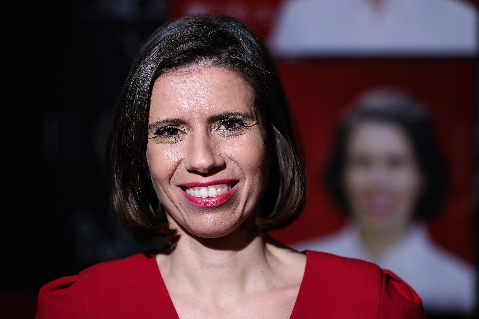 Odnos glazbenika Alena Vitasovića i političarke Katarine Peović ovih dana postao je top tema u javnosti. Glasine o romansi potaknute su nakon što je par viđen zajedno u Puli, a posebno na otvorenju Pula Film Festivala.