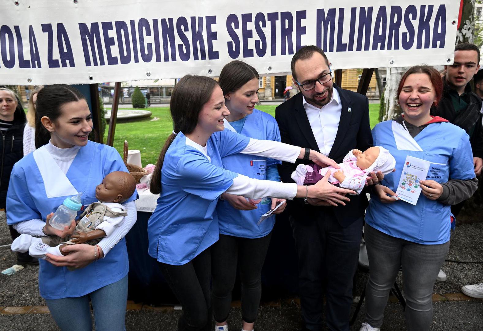 12.05.2023., Zagreb - Gradski ured za obrazovanje, sport i mlade ove godine po 17. put organizira manifestaciju Dojdi osmas, Zagreb te zove, tijekom koje srednje skole Grada Zagreba predstavljaju svoje obrazovne programe ucenicima osmih razreda osnovnih skola kako bi im odluku o izboru primjerene skole i nastavku obrazovanja ucinile sto laksom. Gradonacelnik Tomislav Tomasevic Photo: Marko Lukunic/PIXSELL