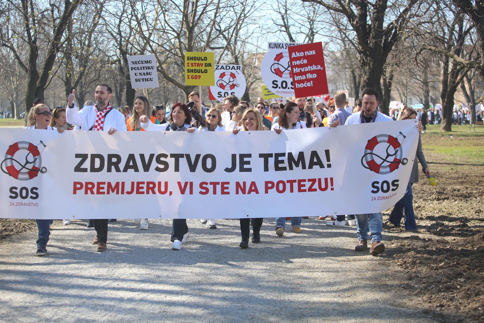 18.03.2023., Zagreb - Pod sloganom "SOS za zdravstvo", pet krovnih lijecnickih udruga organiziralo je veliki prosvjed na Trgu sv. Marka kojim su iskazali nezadovoljstvo svojim statusom, placama, ali i cjelokupnim stanjem u zdravstvenom sustavu.  Photo: Lovro Domitrovic/PIXSELL