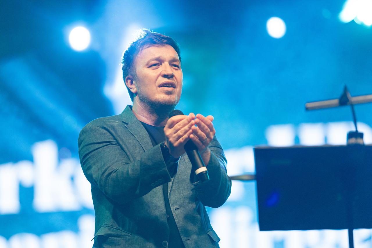 Pula: Pulsko kulturno ljeto započelo koncertom Ede Maajke i Jazz orkestar HRT-a pod ravnjanjem Mirona Hausera